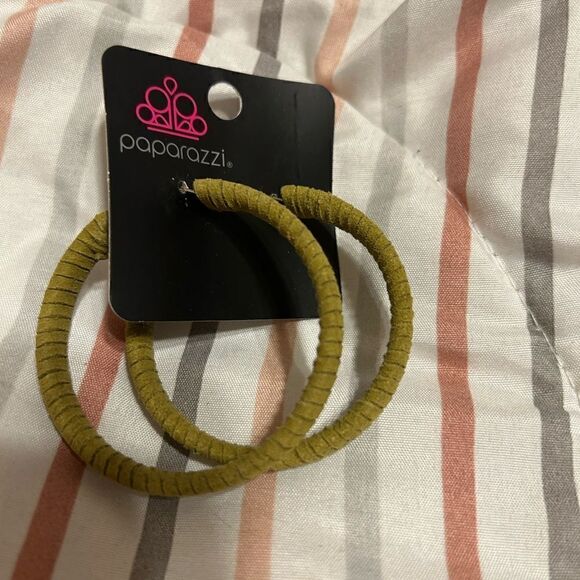 NWT Paparazzi Jewelry Hoop Earrings - Picture 3 of 6